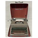Vintage Royal Quiet De Luxe Typewriter in Case