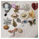 (15) Ladies Fashion Brooches