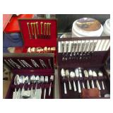 3 sets of flatware>>