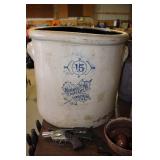 15 gal Mammouth crock - cracked