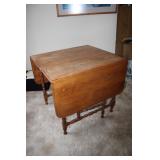 drop leaf table w/3 leaves