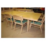 table w/3 leaves & 6 chairs >