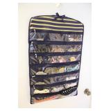 jewelry pouch with jewelry>>