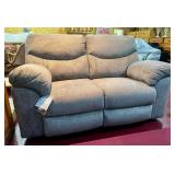 New! Ashley Reclining Love Seat>>