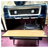 Record player inside> Record player inside>