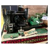 Singer Featherwt. 221 Sewing Machine> Singer Featherwt. 221 Sewing Machine>