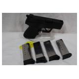 comes with 4 mags and >