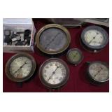 Group pic Locomotive gauges, close ups >