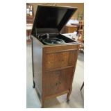 Columbia oak floor model phonograph>