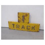 one track catseye sign>