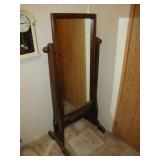 floor model dressing mirror