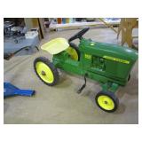Ertl die cast John Deere >>