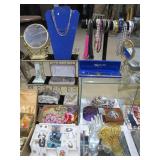 store display items also sell>