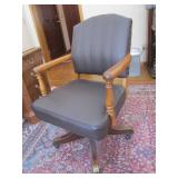 and complimenting chair>>