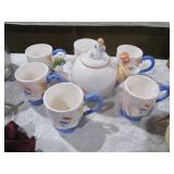 Alice in Wonderland Tea Set >