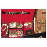 assorted costume jewelry>>