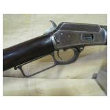 close up both sides of >>>>