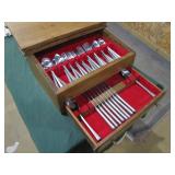 8 place flatware set >>>
