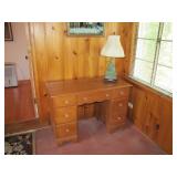 2nd maple kneehole desk>