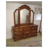dresser with mirror and >