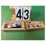 2 Tyco HO Scale 8 Wheel Caboose
