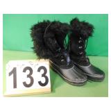 Khombu Boots Size 9