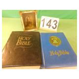 2 Bibles - Jesus Picture