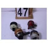 4 Fishing Reels Zebco ~ 2 - 202 ~ 2 - 404