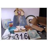 2 Wood Amish Figures - Cards - Utensils - Cups -