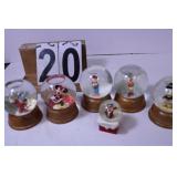 6 Disney Snow Globes Includes Mickey & Minnie