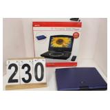 9" Portable DVD Player/ Radio