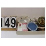Flat W/ Musical Globe - Tiny Wooden Duck-