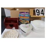 Box W/ Snack Plates - Heart Organizer - Travel -