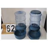 LeBistro Dog Or Cat Food And Water Dispenser
