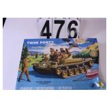 Twin Forty Model 1:32 Scale NIB