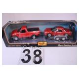 Ford Ranger Towing 2002 T-Bird  1:26 Scale