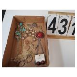 Flat W/ Necklaces And Earrings Includes Red -