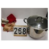 Tramontina 16 Quart Pan w/ Lid & Pot Holders