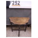 End Table 24" X 21.5" X 10"