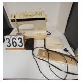 Singer Futura 2 Sewing Machine W/ Attachments -