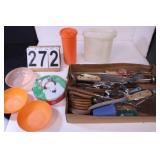 Flat w/ Tupperware Bowls ~ Kitchen Knives ~
