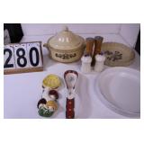 Quiche Pan 9" ~ Queen Ware Dish ~ S&P Shakers