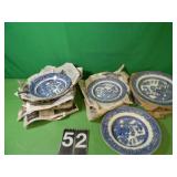 4 Churchill Blue Willow Dinner Plates - 4 Salad
