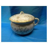 Chamber Pot with Lid 9" X 6 1/2" Florida