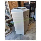 Octagon 25 Gallon Trash Can
