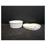 9"x3" Round Corning Ware Dish w/ Heart Tray