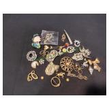 Vtg Brooches, Pins & More