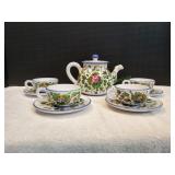 Vtg Teapot w/ (4) Teacups & Saucers