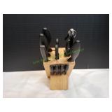 Chefman Kitchen Knives in Wood Block