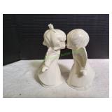 Vtg Glazed Ceramic Boy & Girl Kissing Angels